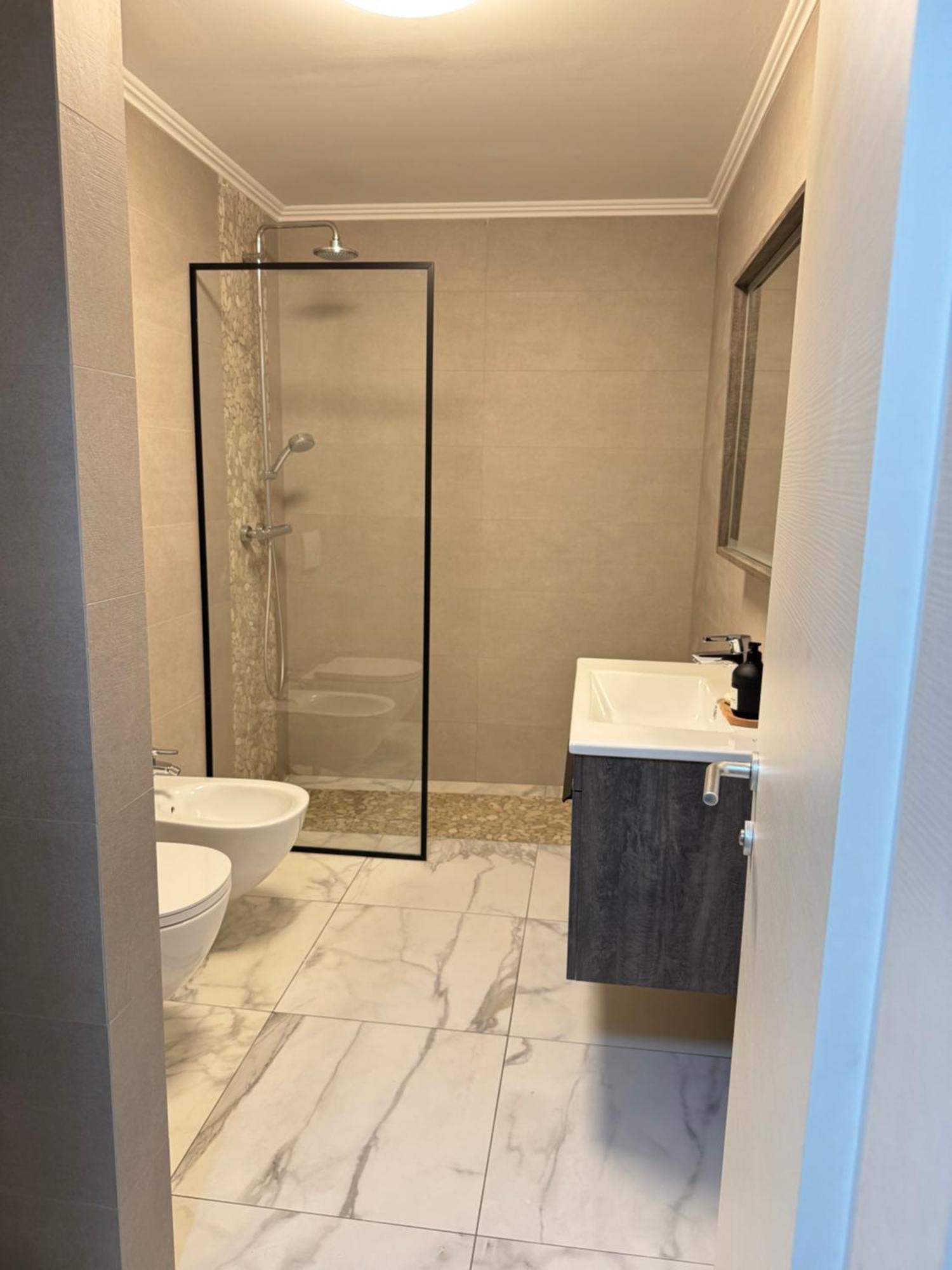 Free Parking Skanderbeg Square - Spacious Central Apartment Tirana Esterno foto