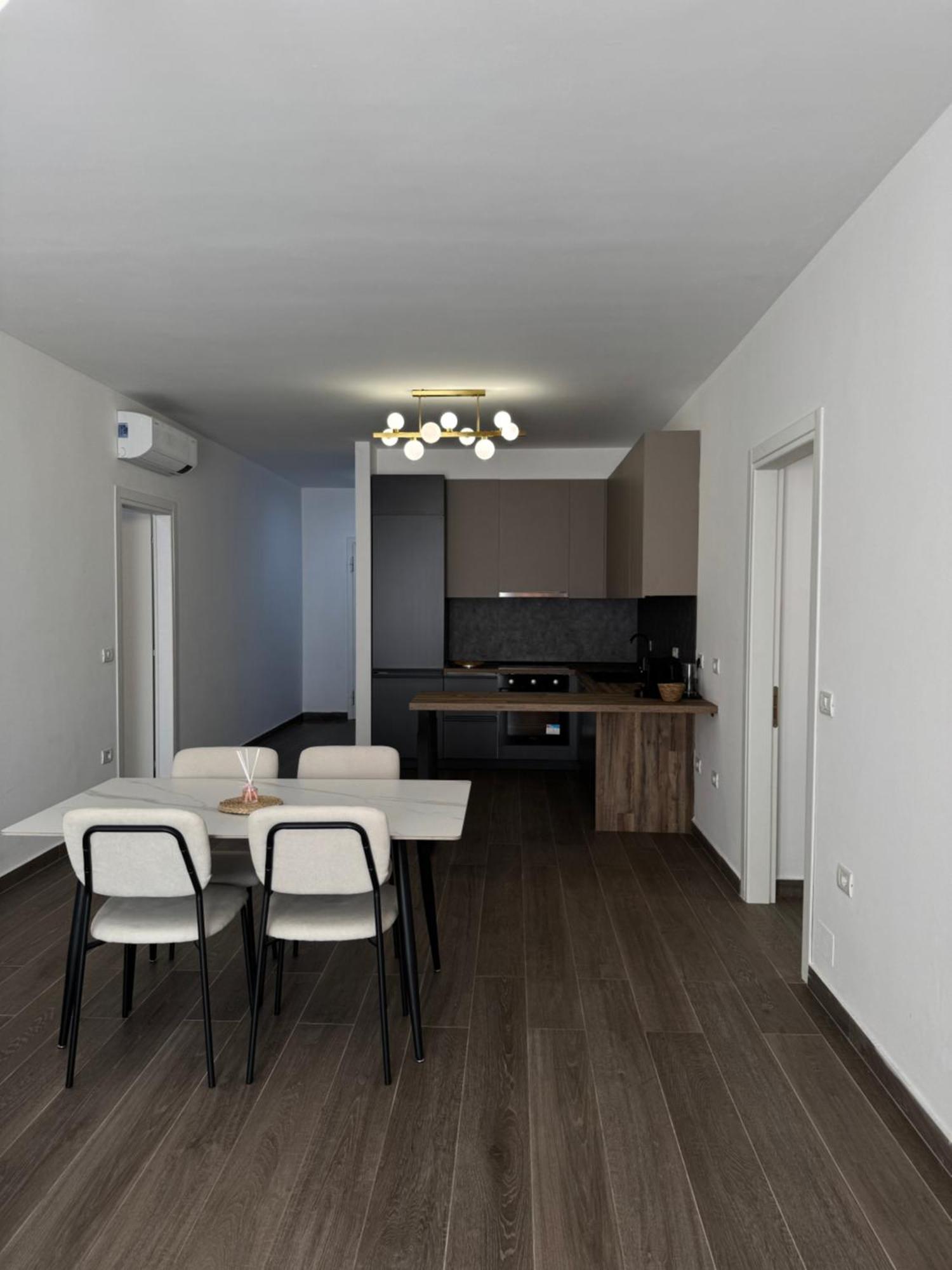 Free Parking Skanderbeg Square - Spacious Central Apartment Tirana Esterno foto