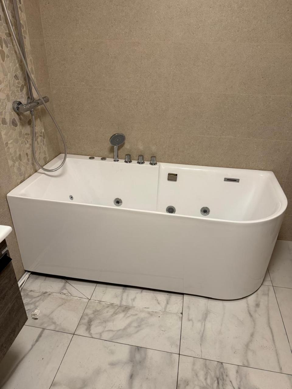 Free Parking Skanderbeg Square - Spacious Central Apartment Tirana Esterno foto